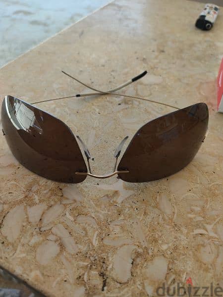 نظارة شمسية من نوع سيوليت سويسري 1