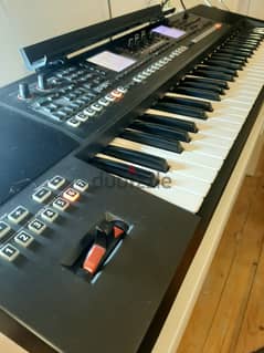 Roland E-A7 expandable arranger