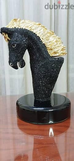 تمثال كريستال عصفور