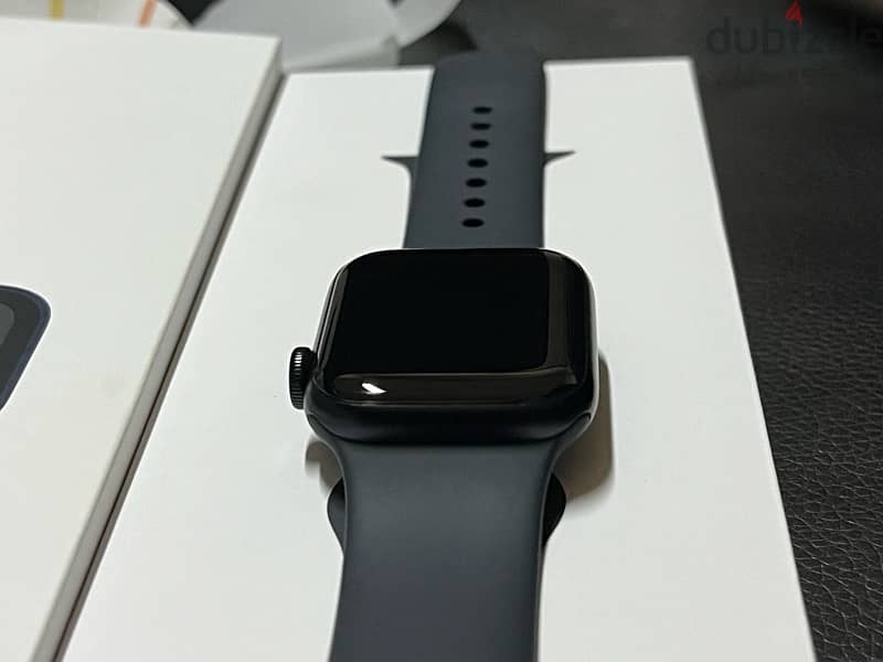 Apple Watch SE ( 2nd Gen ) 4