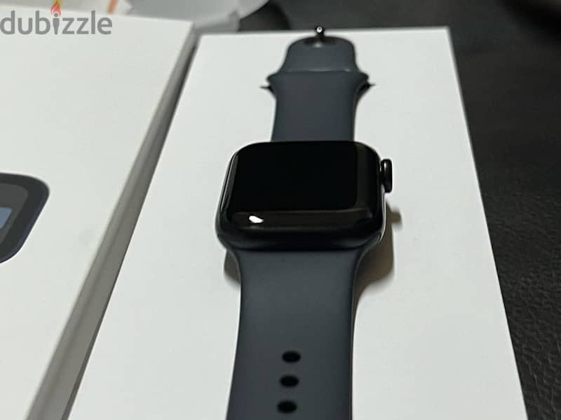 Apple Watch SE ( 2nd Gen ) 5