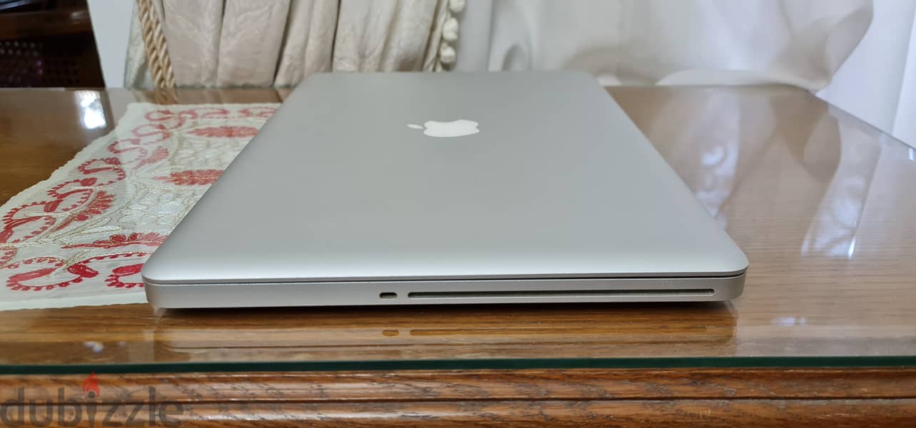 Apple Macbook pro Mid 2010 - 15 inch كالجديد ماك بوك برو 8
