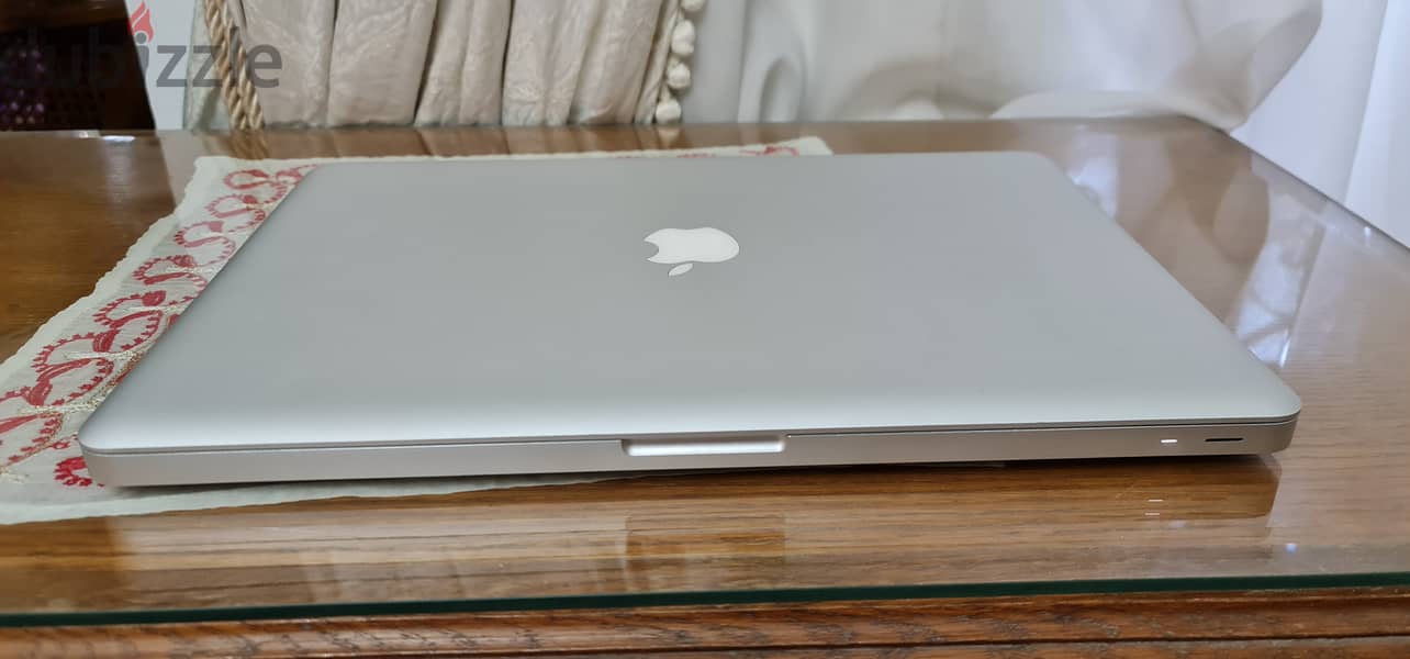Apple Macbook pro Mid 2010 - 15 inch كالجديد ماك بوك برو 9
