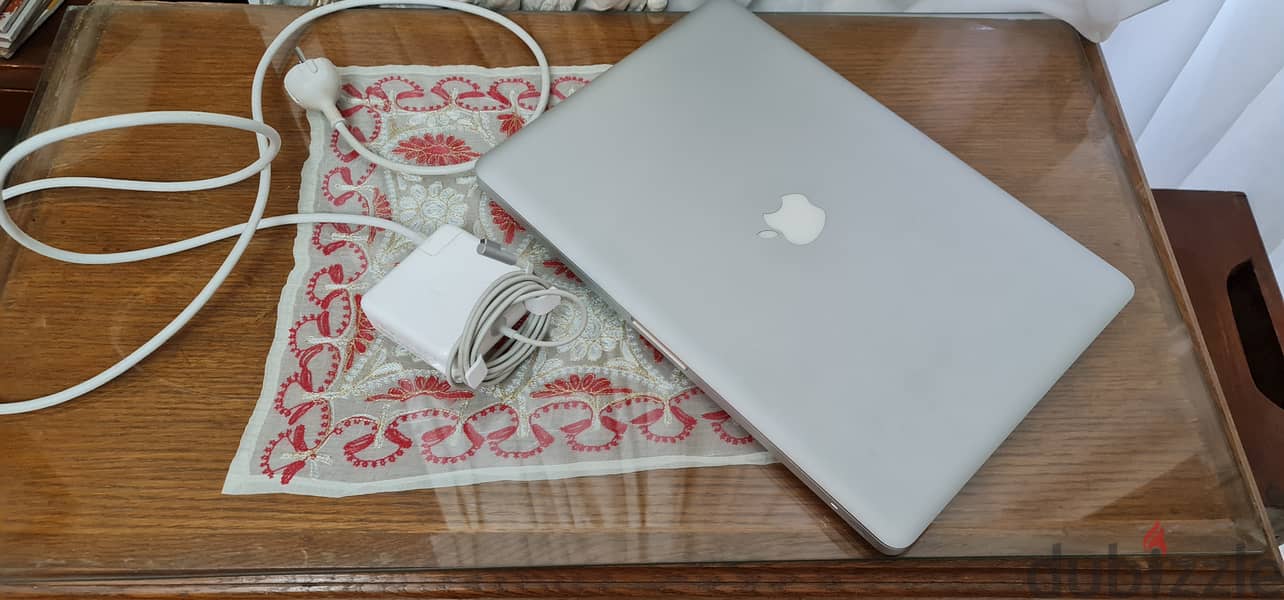 Apple Macbook pro Mid 2010 - 15 inch كالجديد ماك بوك برو 12