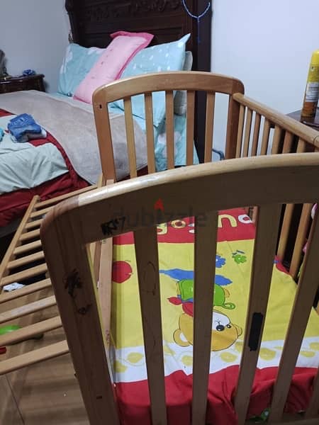 بيع سرير أطفال  جميل  مستعمل بالمرتبه 5