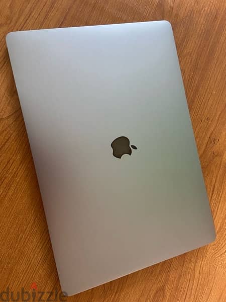 Apple MacBook Pro 2019 core i7 16GB ram 512ssd 16”inch Vega 4G 1