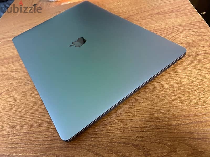 Apple MacBook Pro 2019 core i7 16GB ram 512ssd 16”inch Vega 4G 2