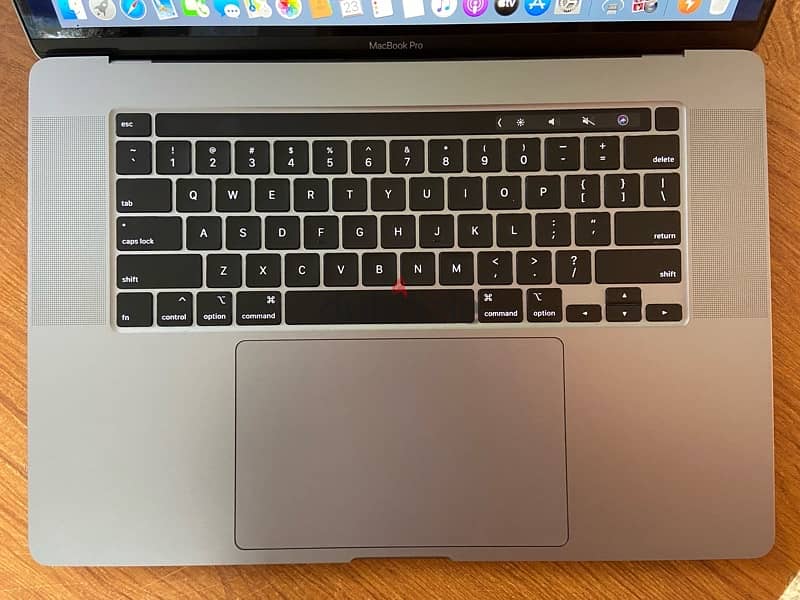 Apple MacBook Pro 2019 core i7 16GB ram 512ssd 16”inch Vega 4G 6