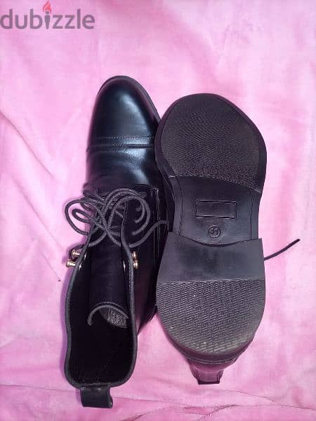 Dr. M ankle boots  Genuine Leather size 41 fits 42 and 42.5 3