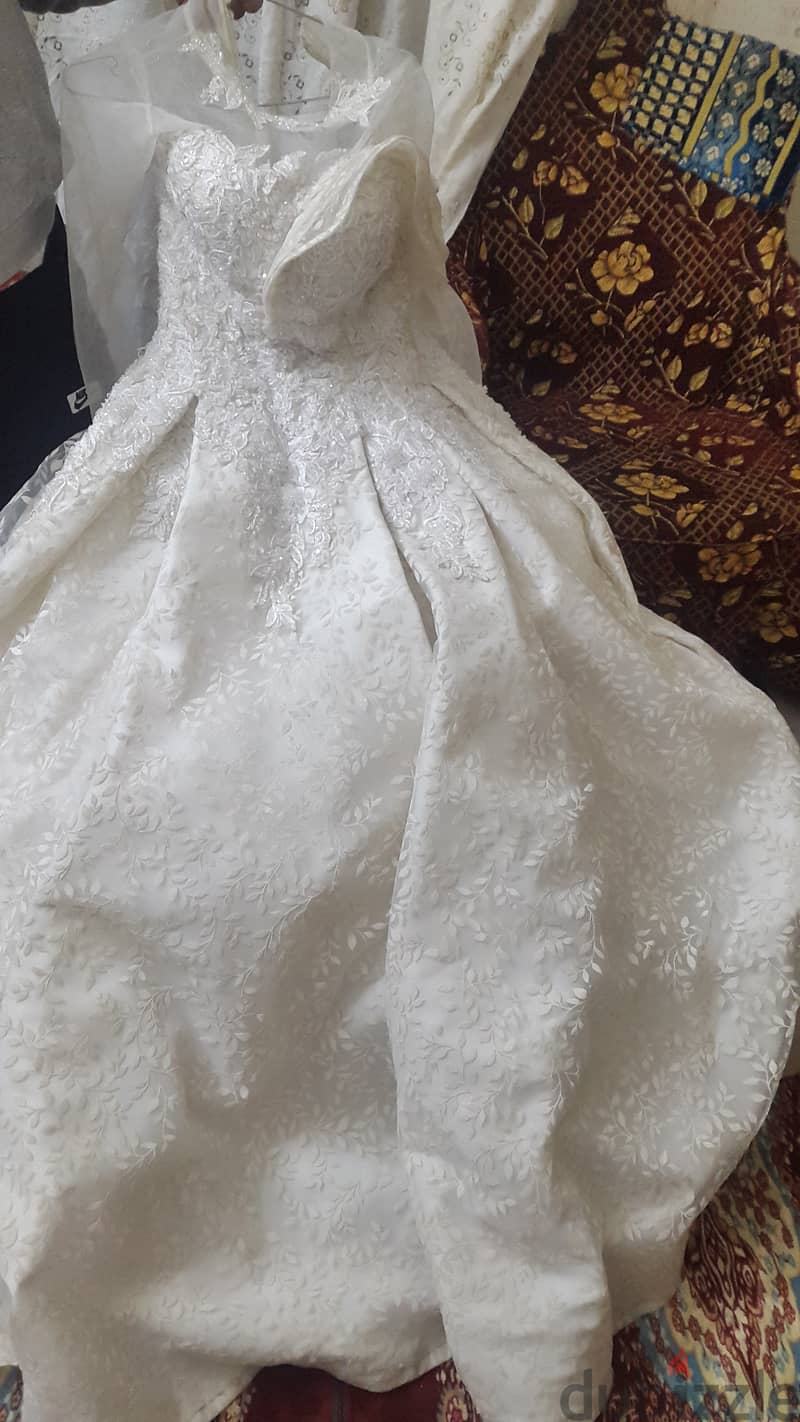 فستان زفاف للبيع استعمال يوم الفرح 2