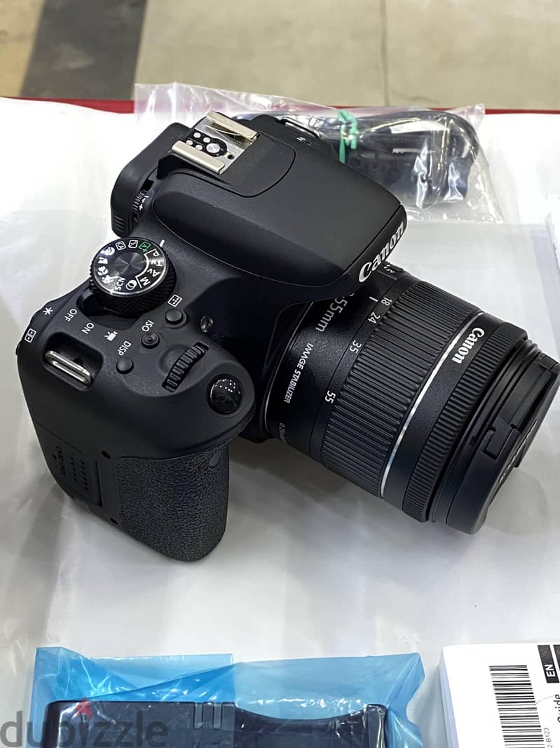 كاميرا Canon 800D حاله فبريكه بنسبة 100%  شاتر 1900صور بس 3