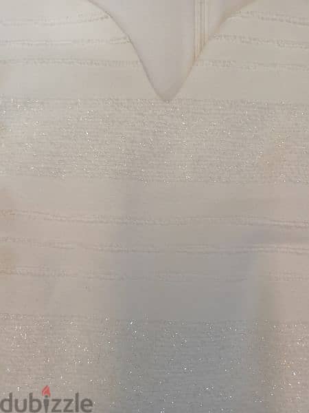 فستان قصير ابيض بلمعة خفيفه 
من Ambar

المقاس xs 2
