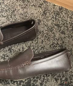 حذاء كلافين جديد أصلي مقاس ٤٢ في عيوب من عدم الاستخدام