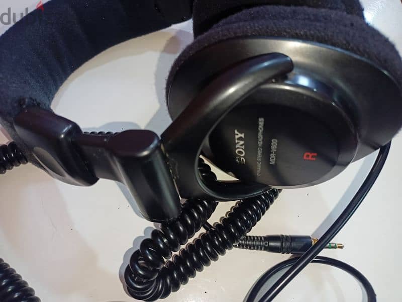 sony mdr-v600 dynamic studio headphones 0
