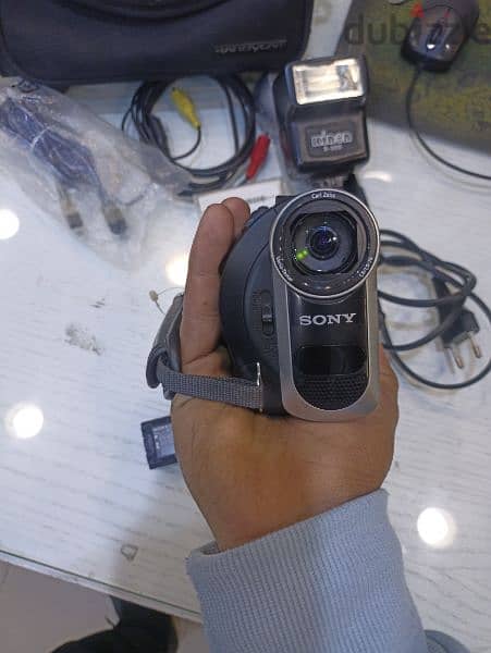 كاميرا سوني هاند كام في حاله جديده بكامل مشتملتها تعمل ولا ينقصها شئ 3