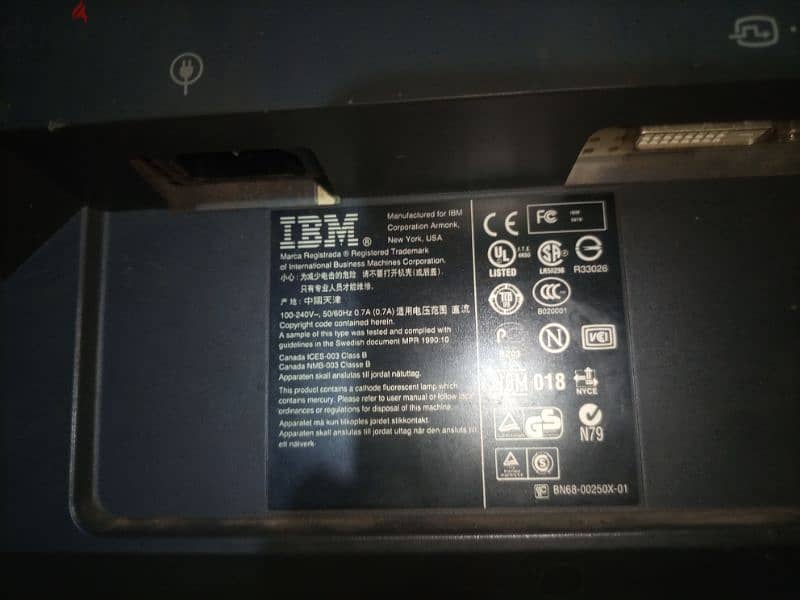 شاشة IBM 19 بوصة حالتها كويسة جدا السعر غير قابل للنقاش 1
