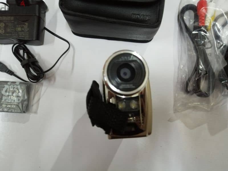 للبيع او التبديل، كاميرا genx G250 HIGH DEFINITION DV 8