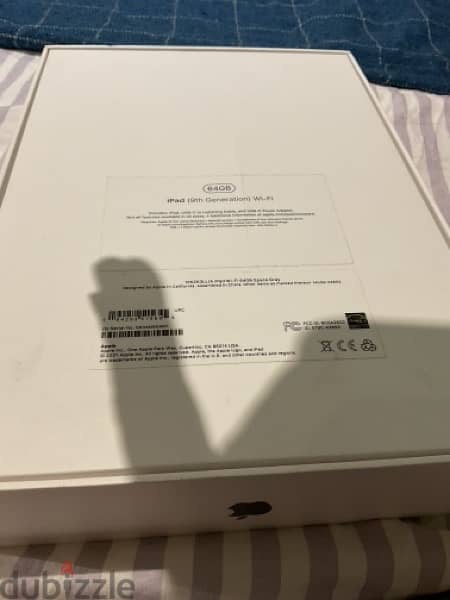 I pad 9 64 giga Wi-Fi only like new without any scratches all with box 3