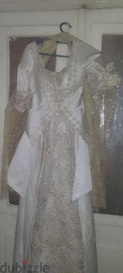 فستان زفاف وسواريه