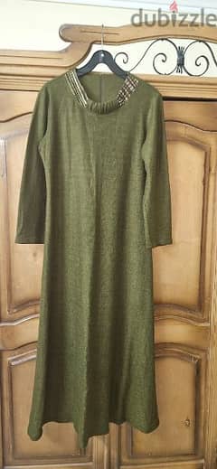 فستان صوف اخضر طويل مقاس ٤٨ 0