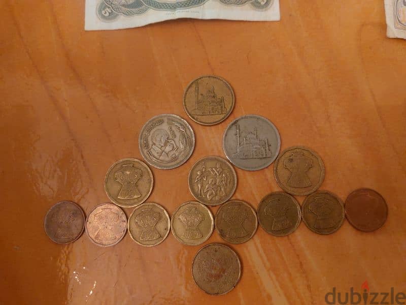 العديد من العملات المصرية بحالة جيدة 3