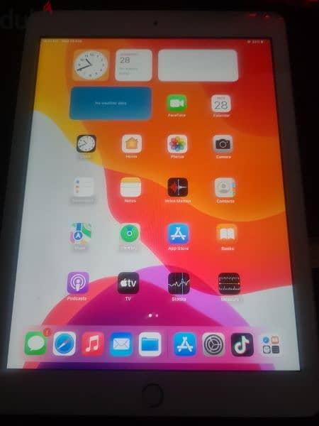 ipad apple 5 generation 2017 used like new from kuwait 128gb 3