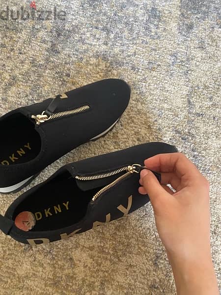 shoes براند DKNY وارد أمريكا 2