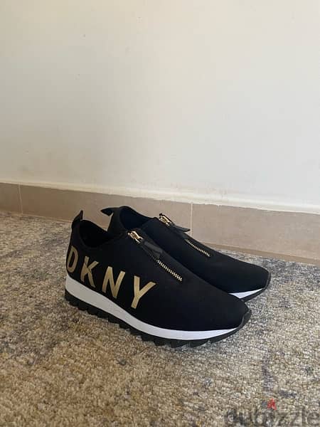 shoes براند DKNY وارد أمريكا 3