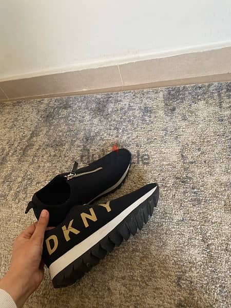 shoes براند DKNY وارد أمريكا 4