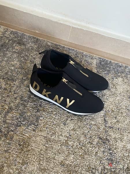 shoes براند DKNY وارد أمريكا 5