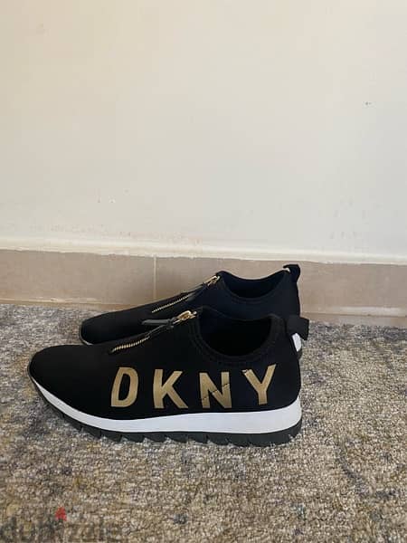 shoes براند DKNY وارد أمريكا 6