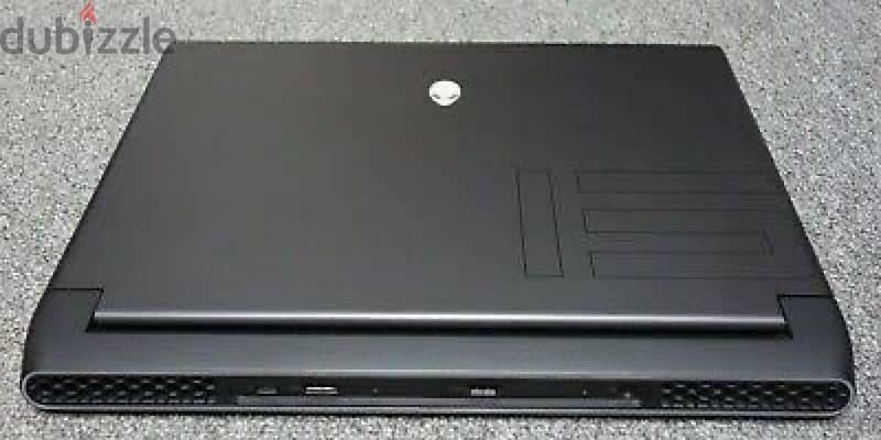 Alienware m15 R7 Gaming Laptop 1