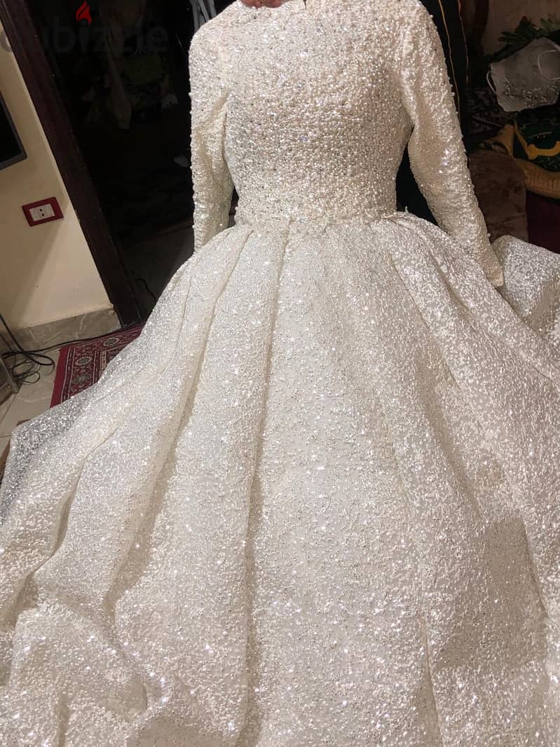فستان زفاف شيك جداً للإيجار بالقاهرة 3