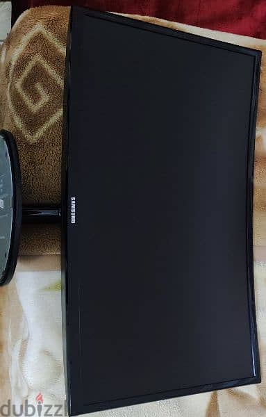 شاشة عرض سامسونج Curved مستعملة 24 بوصة بدون العلبة 0