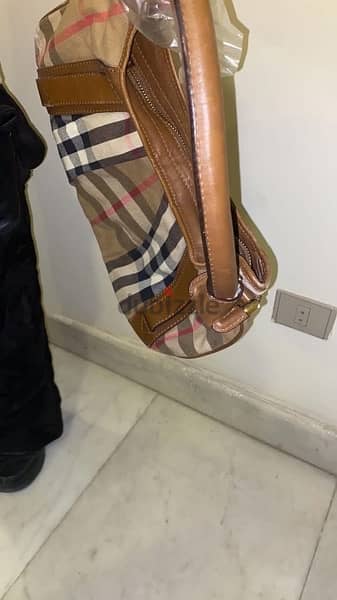 Burberry handbag used — very good condition 2