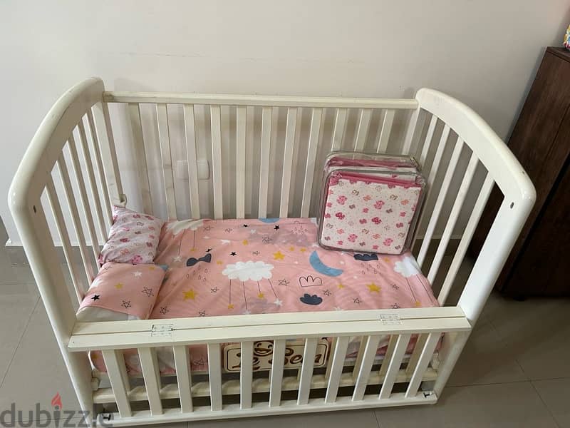 adjustable baby crib ( slightly used) 3