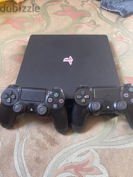 ps4 slim 1 tera , excellent condition with 2 controllers 1