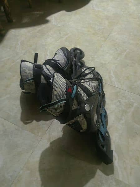 gomma skate shoes in perfect condition hardly used 4