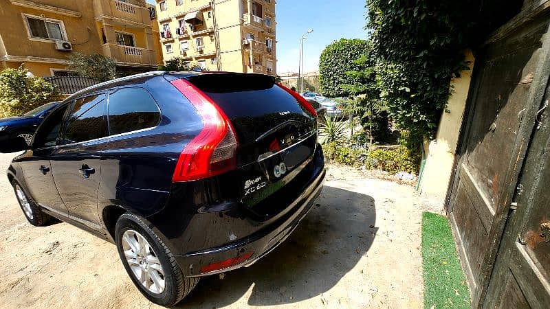 Xc60 light use in good condtion 14