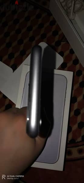 iPhone 11 in very good condition with all original components 64g اقرء 3
