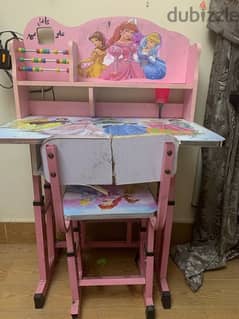 مكتب أطفال بدون كرسي
