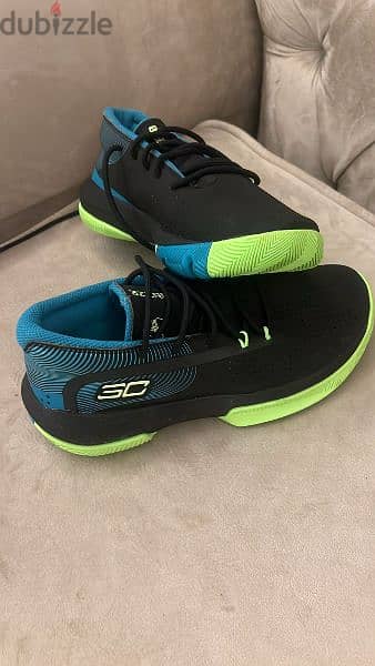 Brand new
Under armour
Size 38.5 , 5.5 uk
Brand new 
Under armour 5