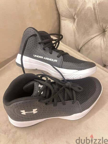 Brand new
Under armour
Size 38.5 , 5.5 uk
Brand new 
Under armour 10
