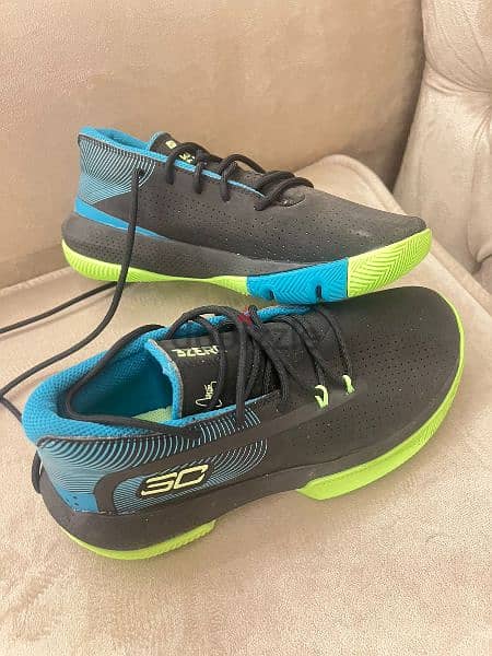 Brand new
Under armour
Size 38.5 , 5.5 uk
Brand new 
Under armour 11