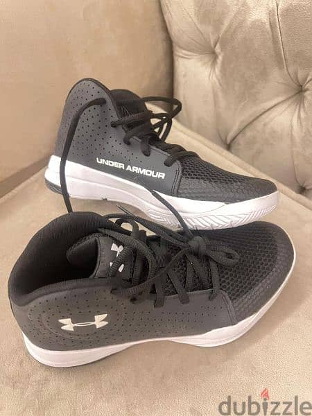 Brand new
Under armour
Size 38.5 , 5.5 uk
Brand new 
Under armour 13