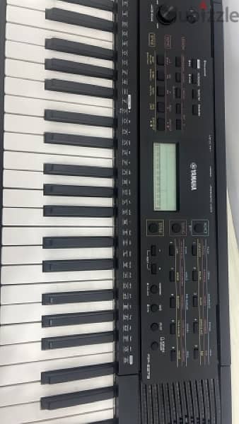 Yamaha E273 keyboard 1