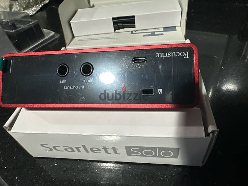 scarlett solo audio interface with Amplifier 4