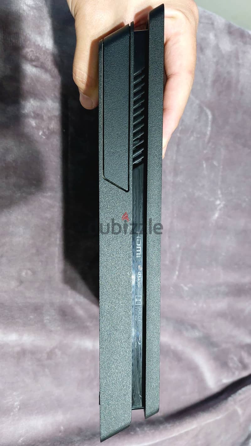 PS4 Slim 1T بالكرتونة و الكتالوجات 4