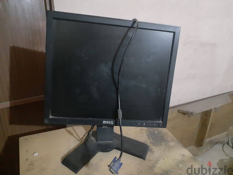 شاشة كمبيوتر ماركة ديل مستعملة للبيع 1