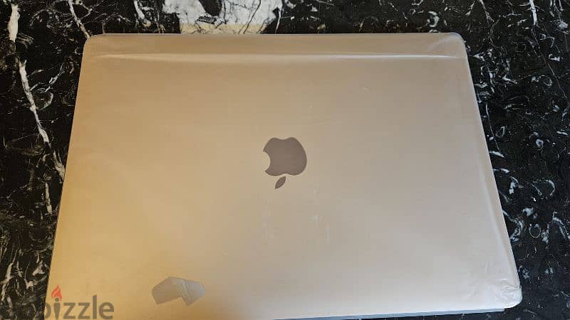 Apple Macbook Air M1 256 giga 4